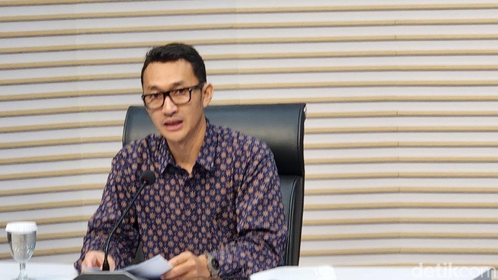 Penyidik KPK memeriksa saksi dalam kasus dugaan korupsi proyek jalan di Sumut