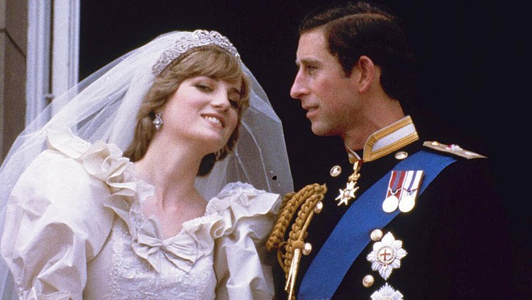 Gaun pengantin rahasia Putri Diana yang dibuat ulang oleh Elizabeth Emanuel